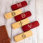 Gepersonaliseerde Houten Balpen met Etui-set en Gegraveerde Monogram Verjaardag Afstuderen Zakelijk Cadeau voor Leraren Artsen en Studenten