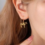 Henkilökohtainen hevonen siluetti korvakorut nimi Dainty korut syntymäpäivä vuosipäivä joululahja hevosen omistajille ystäville Lovers