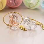 Henkilökohtainen kissan muotoinen lemmikkieläinten hiusten säilytyksen avaimenperä, jossa on nimi ja Gachapon Ball Fur turkis matkamuisto muistolahja kissan omistajille lemmikkieläinten menetys