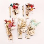 Bolígrafo de madera personalizado de flores secas con texto grabado y etiqueta colgante Aniversario de boda Regalo de cumpleaños para niñas Mujeres
