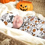 Gepersonaliseerde Spook Pompoen Zachte Deken Baby Inbakerdoek en Knoopmuts Set met Naam Halloween Cadeaus voor Familie Nieuwe Ouders