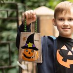 Sacchetto di iuta per caramelle personalizzato con nome e design di zucca teschio strega o gatto regalo di Halloween per bambini