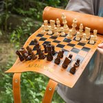 Personligt schackspel i massivt trä med text och magnet i läder för upprullning Resa Spelkväll Jubileum Födelsedagspresent för schackälskare Schackspelare