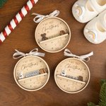 Henkilökohtainen kirjahylly ja nallekarhu puinen joulukuusen koriste, jossa nimi ja vuosi Block Tree Decor Ensimmäinen joululahja uusille vanhemmille vastasyntyneille