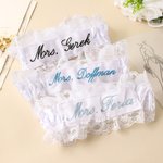 Henkilökohtainen monivärinen kirjailtu pitsinen keula häät sukkanauha tekstillä häät Bridal Shower lahja morsiamelle