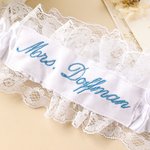 Henkilökohtainen monivärinen kirjailtu pitsinen keula häät sukkanauha tekstillä häät Bridal Shower lahja morsiamelle