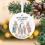 Gepersonaliseerd Onze eerste kerst als een familie Peter Konijn keramische kerstbal met naam opknoping Home Decor Gift voor familie