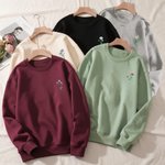 Personalisiertes Besticktes Geburtsblume Sweatshirt mit Seitentasche und Initiale Stickerei Geburtstag Geschenk für Familie Freunde