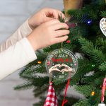 Personalizado Nuestra 1 ª Navidad como una familia en forma de corazón Tomados de la mano ornamento de acrílico con el nombre del árbol de Navidad Decoración Regalo para la familia recién nacidos