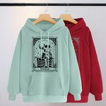 T-shirt et Sweat à Capuche Personnalisé avec Motif Crâne de Tarot et Texte Style Gothique Cadeau Fête d’Halloween pour Famille et Amis