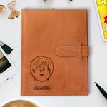 Personalizada de estilo cómico de caracteres A5 PU cubierta de cuero portátil con bolsillo de almacenamiento y el nombre de regalo para los estudiantes Colegas