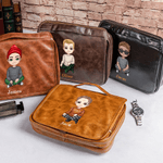 Personalisierte Cartoon Mann Charakter PU Leder hängende Kulturtasche mit Namen Reisen wesentliche Jahrestag Geburtstag Geschenk für Männer