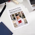 Gepersonaliseerde afstudeerkrant met naam en foto voor bloemen boeket afstudeergeschenk voor middelbare school afgestudeerden