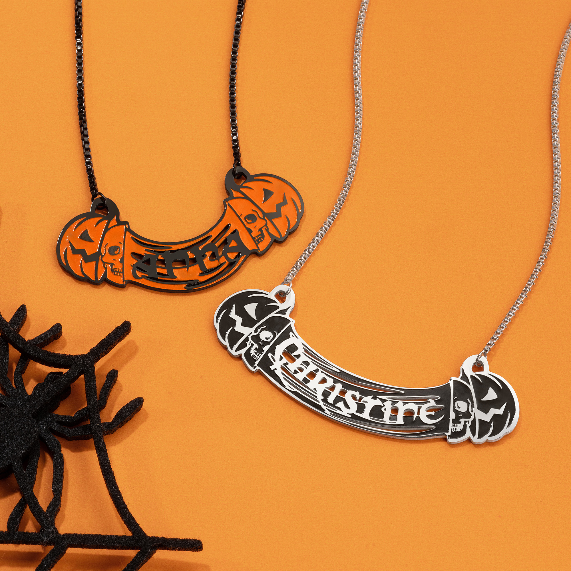 Collier Personnalisé avec Prénom en Tête de Mort Citrouille avec Revêtement Noir Cadeau de Toussaint pour Femmes et Filles