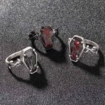 Anillo personalizado de diseño gótico vintage con forma de ataúd y rosa con grabado de nombre regalo de Navidad y Halloween para hombres y mujeres