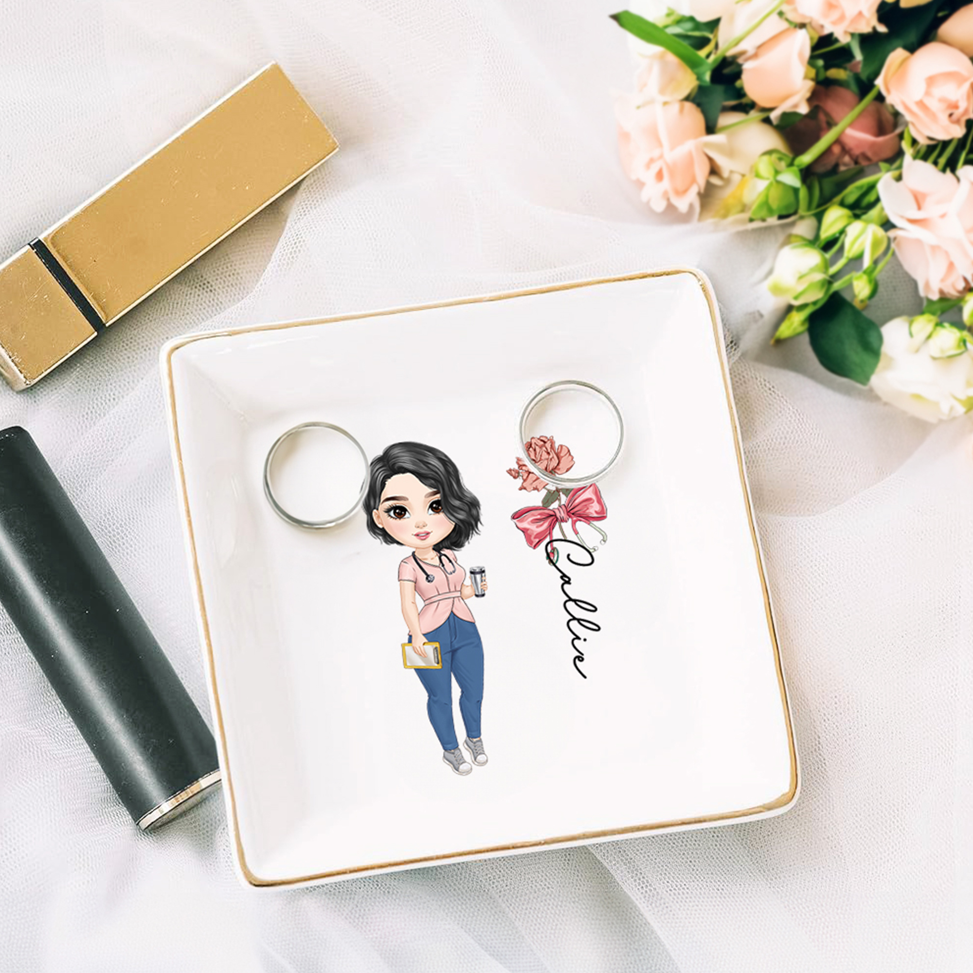 Personnalisé Cartoon Character Bow Birth Flower Ceramic Trinket Jewelry Dish with Name Birthday Appreciation Gift for Women Medical Staff
