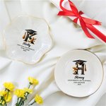 Gepersonaliseerde Initial Graduation Cap Scroll Elementen Keramische Sieraden Schotel met Naam en Jaar Verjaardag Afstuderen Gift voor Afgestudeerden