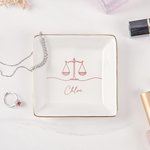 Henkilökohtainen Scales of Justice Keraaminen lautasen korut lautasen nimi syntymäpäivä valmistumisen lahja lakimiehille Law School Valmistuneet