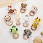 Gepersonaliseerde schattige gehaakte dieren baby rammelaar fopspeen Clip Swaddle kam set met gegraveerde naam en geschenkdoos Baby Shower verjaardagscadeau voor pasgeborene