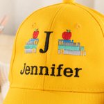 Personalisierte Multicolor Buch Bleistift Apfel Trucker Hut Baseballmütze mit gestickten Namen zurück zu Schule Geburtstag Geschenk für Kinder Kleinkinder