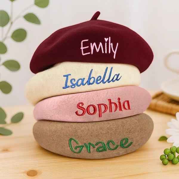 Béret en Laine Vintage Personnalisé avec Nom Brodé Accessoire d’Hiver Cadeau d’Anniversaire ou de Noël pour Femmes et Hommes