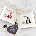 Gepersonaliseerde Graduate Achteraanzicht Afstudeerlint Sieraden Schotel met Naam en Jaar Afstuderen Verjaardagscadeau voor Afgestudeerden Klasgenoten