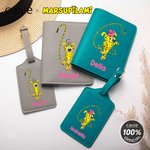 Porte passeport personnalisé en cuir PU avec étiquette de bagage avec nom Cadeau d'anniversaire pour amie | Callie × Marsupilami®.