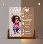 Personalisierte Cartoon schwarzes Mädchen Bibel Vers Name Acryl LED Nachtlicht mit hölzernen Basis Zimmer Dekor Baby Dusche Geburtstag Geschenk für Mädchen
