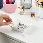 Personlig Butterfly Birth Flower Ceramic Ring Dish Smyckesbricka med namn Mothers' Day Födelsedagspresent för kvinnor