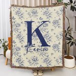 Personlig blomma Toile De Jouy mjuk pläd med fransar och namn och initialer för heminredning födelsedagspresent till familj och vänner