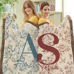 Personlig blomma Toile De Jouy mjuk pläd med fransar och namn och initialer för heminredning födelsedagspresent till familj och vänner
