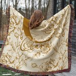 Personlig blomma Toile De Jouy mjuk pläd med fransar och namn och initialer för heminredning födelsedagspresent till familj och vänner