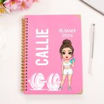 Personalisierte Cartoon Fitness-Charakter Name 2026 Planer Spiral A5 Notebook mit wöchentlichen monatlichen Planer Seiten neues Jahr Geburtstag Geschenk für Frauen Mädchen