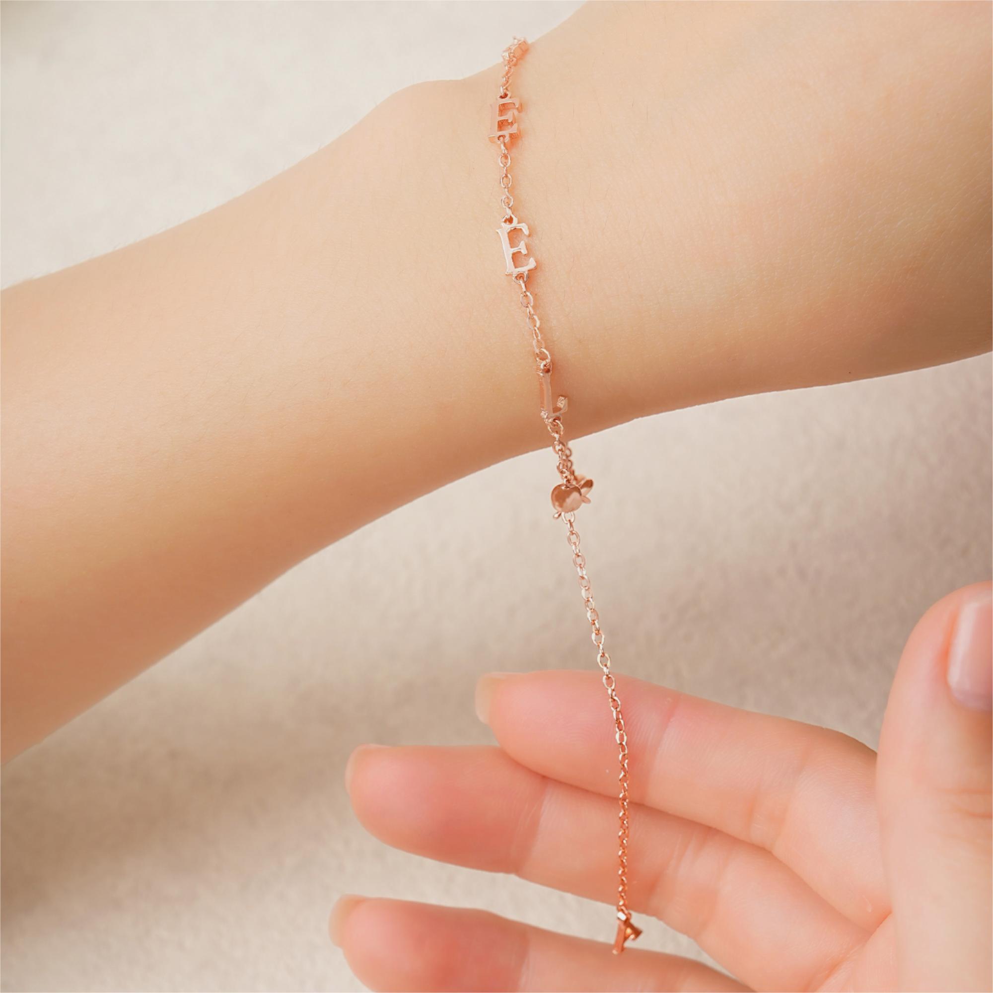Bracelet personnalisé 1-8 lettres en forme de Y Bijoux délicats à porter au quotidien Cadeau d'anniversaire pour elle