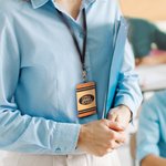 Personlig korthållare i flerfärgad krita med text Tillbaka till skolan Lärarens dag Uppskattningsgåva för lärare