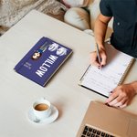 Personalisierte Cartoon Fitness-Charakter Name 2026 Planer Spiral A5 Notebook mit wöchentlichen monatlichen Planer Seiten neues Jahr Geburtstag Geschenk für Frauen Mädchen