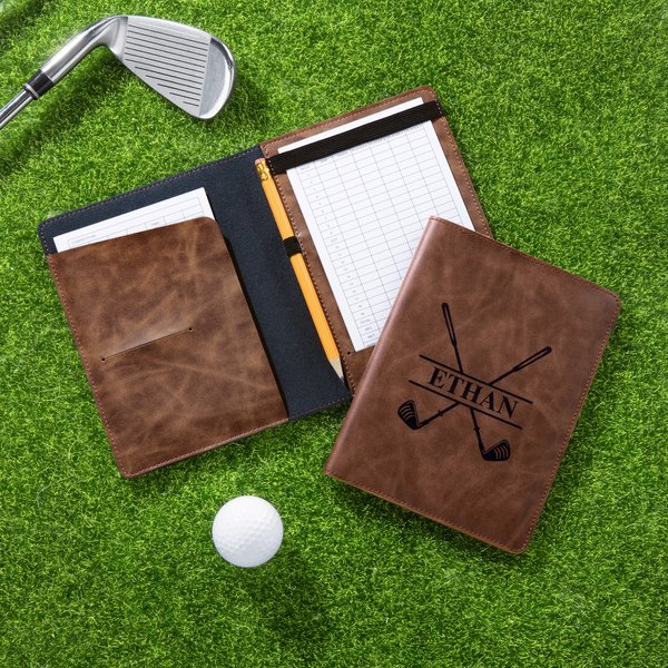 Henkilökohtainen PU Nahka Golf tuloskortin haltija alkuperäisellä ja nimellä Kilpailu Harjoittelutarvikkeet Syntymäpäivä Pelipäivä Lahja miehelle Golf Loverille