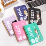Personalisierte Cartoon Fitness-Charakter Name 2026 Planer Spiral A5 Notebook mit wöchentlichen monatlichen Planer Seiten neues Jahr Geburtstag Geschenk für Frauen Mädchen
