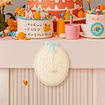 Gepersonaliseerde Coquette Strik Houten Ovale Babyaankondiging Teken met Naam en Geboorte Stats Baby Shower Gift voor Pasgeborenen Aanstaande Ouders