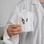 Personalized Doctor Lab Coat Design 3D-Printed Pen Holder with Text Desk Office Decor Birthday Gratitute Gift for Doctors