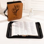 Personalizada Flor de Nacimiento Versículos de la Biblia PU Leather Book Cover with Name Birthday Anniversary Gift for Christians Women