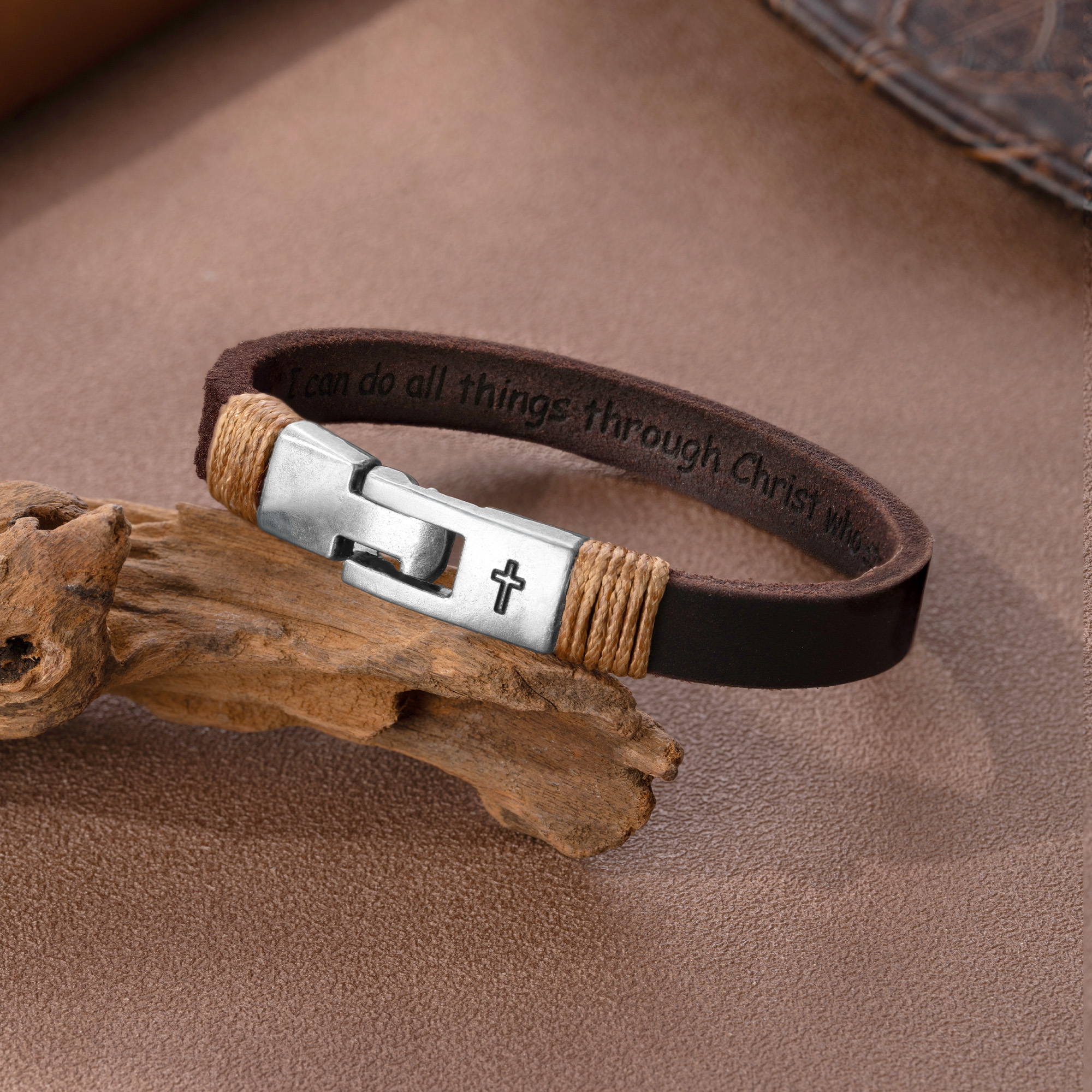 Bracelet en cuir véritable avec texte gravé Croix Vintage personnalisée Bijoux religieux Baptême Anniversaire Cadeau pour Hommes Chrétiens