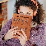 Gepersonaliseerd Bijbelvers Geboortebloem PU Leren A5 Notitieboekje met Naam Verjaardag Kerstcadeau voor Vrouwen Christenen