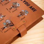 Gepersonaliseerd Bijbelvers Geboortebloem PU Leren A5 Notitieboekje met Naam Verjaardag Kerstcadeau voor Vrouwen Christenen