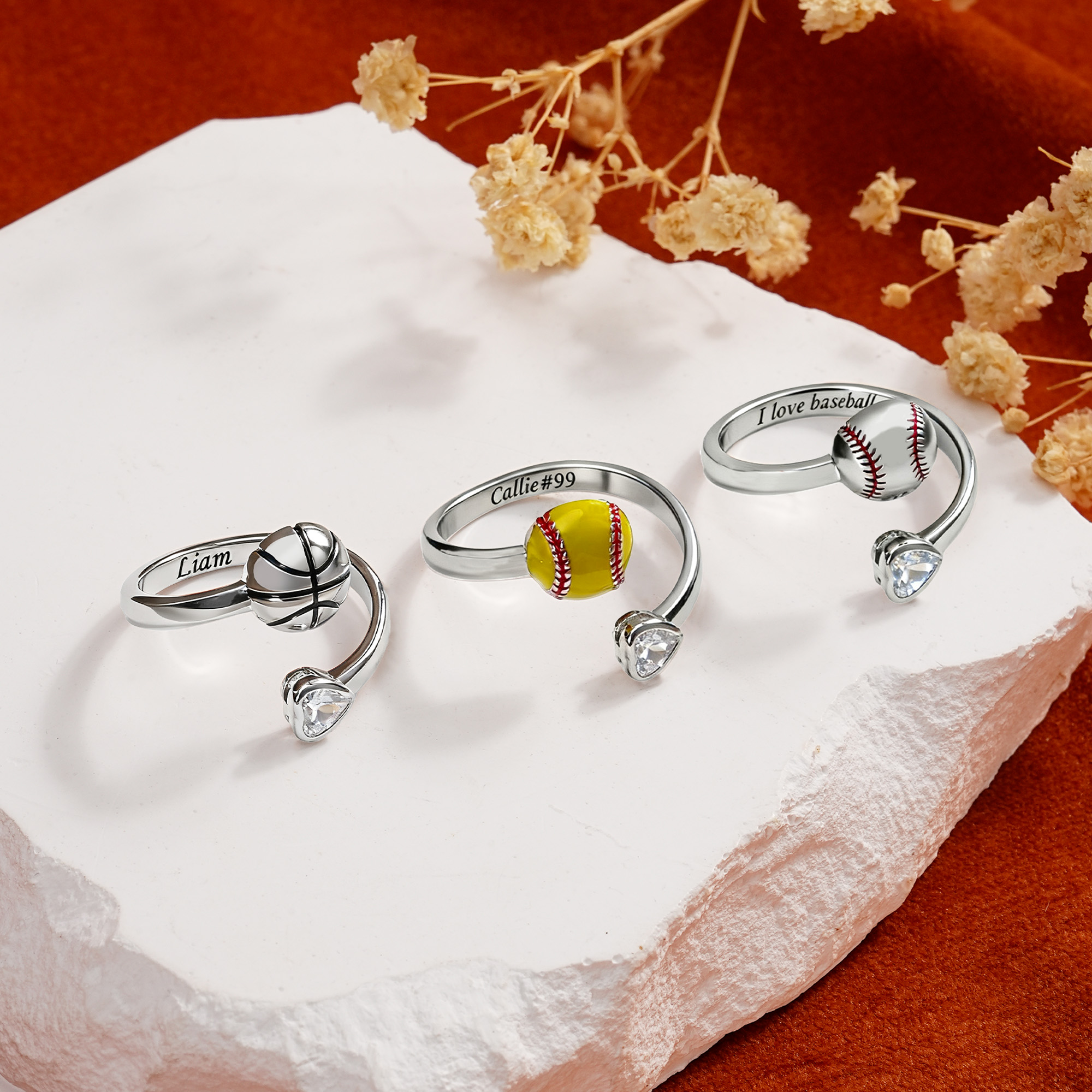 Bague ajustable personnalisée Baseball Basketball Sports avec texte gravé et pierre précieuse en forme de coeur Cadeau pour les mamans amatrices de sport