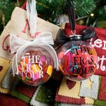 Eras Tour pour bracelets d'amitié Ornement de boule en plastique transparent avec nom de ville et date Décoration de l'arbre de Noël Cadeau pour les Swifites