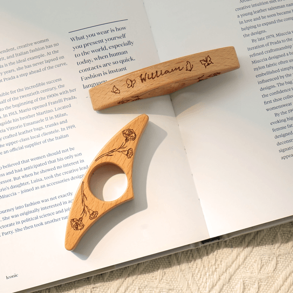 Henkilökohtainen Syntymä Kukka Puinen kirja Page Holder kaiverrettu nimi Syntymäpäivä Joululahja kirjan ystäville Kirjanmyyjille Bookworms