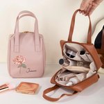 Bolso de maquillaje portátil personalizado de cuero PU con flor de nacimiento nombre asa y compartimentos regalo de cumpleaños para mujeres y niñas