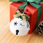 Adorno navideño personalizado con copo de nieve calado cascabel y bayas con nombre grabado regalo para árbol de Navidad niños y familia