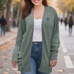 Personalisierte Strickjacke mit Geburtsblume und Gesticktem Namen Alltagskleidung Geburtstagsgeschenk für Familie Freund